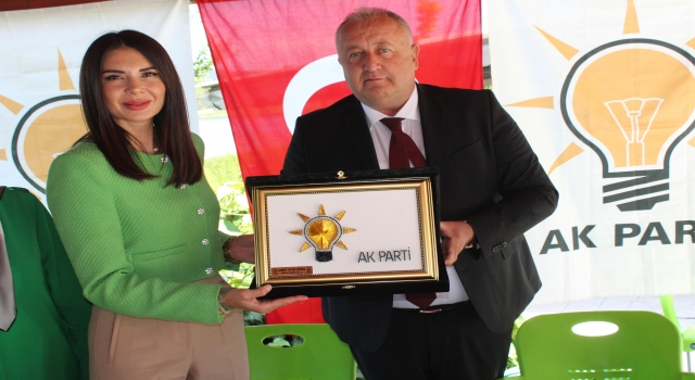 AK Parti Kadın Kolları MYK Üyesi Yıldız, Sakarya’da partililerle buluştu