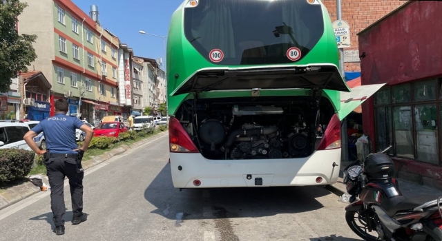 Tur otobüsünün motor kısmına saklanan 2 düzensiz göçmen yakalandı