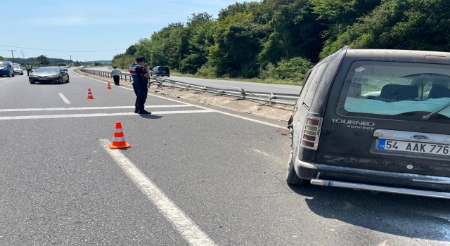 Kaynarca’da bariyere çarpan hafif ticari aracın sürücüsü yaralandı