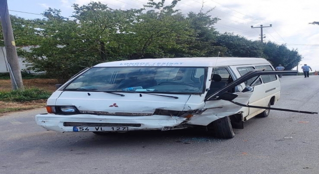 Sakarya’da trafik kazasında 3 kişi yaralandı
