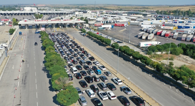 Kapıkule’de gurbetçilerin dönüş yolculuğu sürüyor