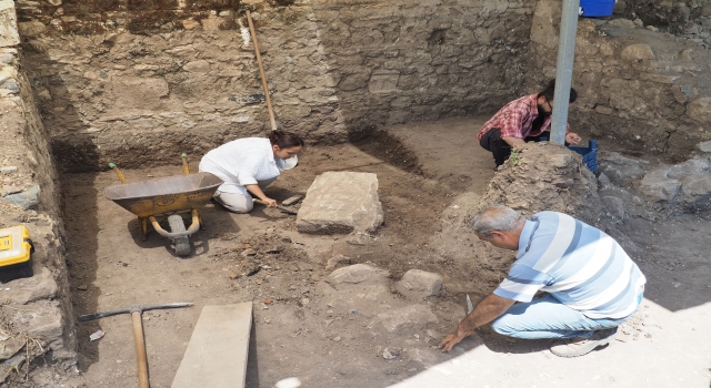 Antandros Antik Kenti’ndeki kazılarda 2 bin 350 yıllık Kibele Heykeli’ne rastlandı