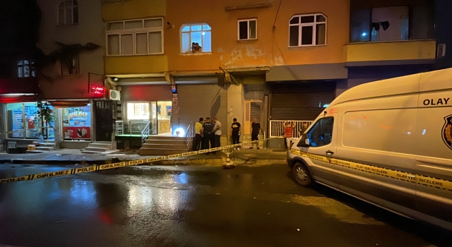 Kuyumcuyu soyan şüpheliler, dükkandaki iki görevliyi silahla yaraladı
