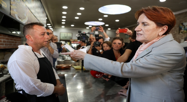 İYİ Parti Genel Başkanı Akşener, İstanbul’da esnaf ziyaretlerinde bulundu
