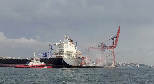 Haydarpaşa Limanı’nda konteynerde çıkan yangın söndürüldü