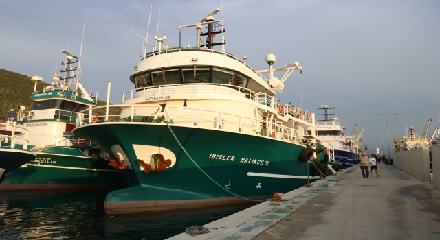 Yalova’da yeni av sezonuna girmeye hazırlanan balıkçılar törenle uğurlandı