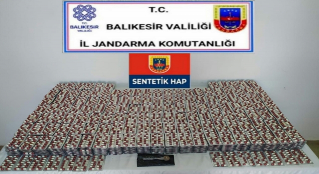 Ayvalık’ta 15 bin 560 sentetik uyuşturucu hap ele geçirildi