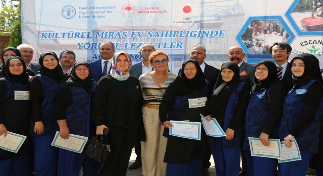 Bursa’da Türk ve Suriyeli kadınların işbirliğiyle ”yöresel lezzetler konağı” açıldı