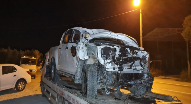Bursa’da refüje çarpan otomobilin sürücüsü yaşamını yitirdi