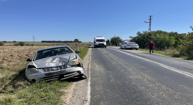 Edirne’de iki otomobilin çarpıştığı kazada 4 kişi yaralandı