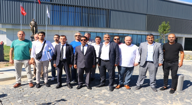 Tekirdağ’da minibüsçüler çalışmalarına izin verilmediği gerekçesiyle belediyeyi protesto etti
