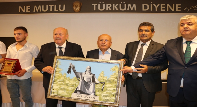Edirne’de ”yarım asırlık gözlükçü” yılın Ahisi seçildi