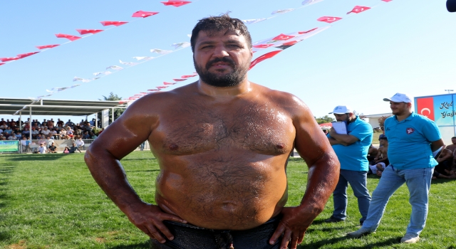 ”Usta” başpehlivan Recep Kara’dan genç başpehlivanlara destek