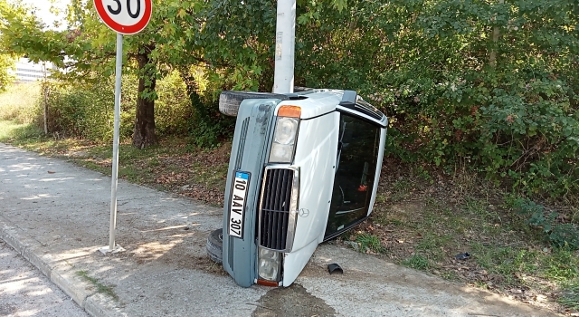 Kocaeli’de devrilen otomobilin sürücüsü yaralandı