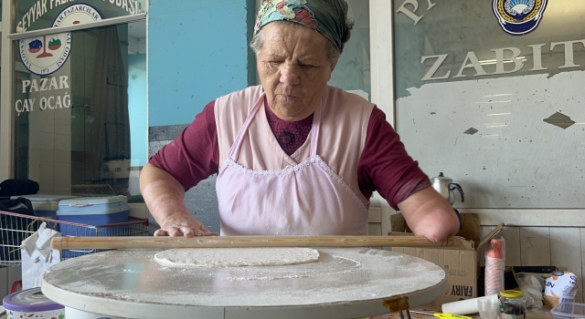 Yalova’daki semt pazarının ”gözlemeci ablası” hayata tek eliyle sarıldı