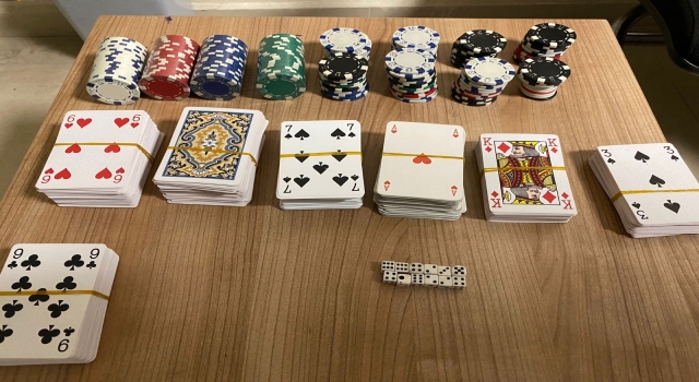 Gaziosmanpaşa’da kumar operasyonunda 33 kişiye para cezası kesildi