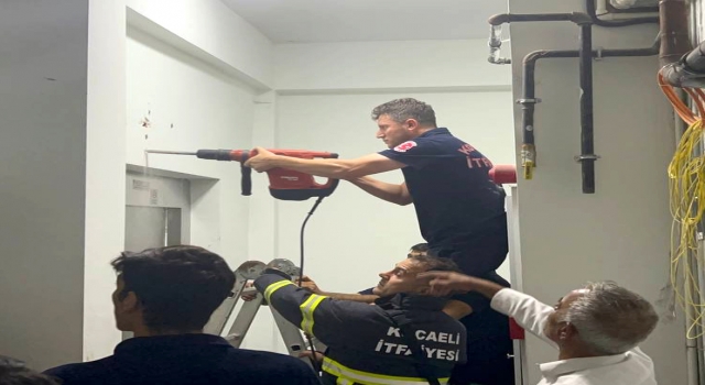 Kocaeli’de asansörde mahsur kalan 9 kişi kurtarıldı