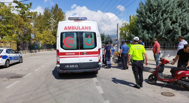 Orhangazi’de çarpışan motosiklet ve bisikletteki 3 lise öğrencisi yaralandı
