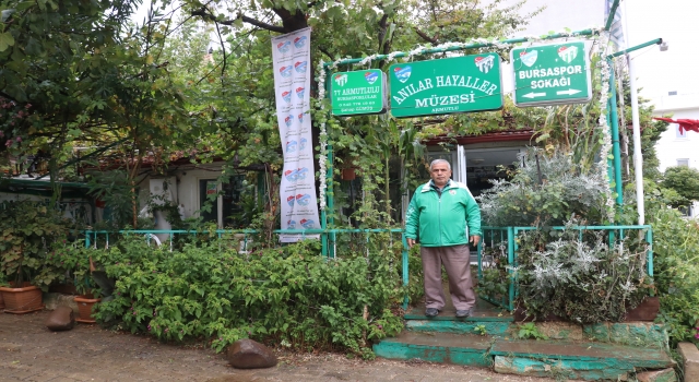 Futbol tutkusuyla topladığı eşyaları kurduğu müzede sergiliyor