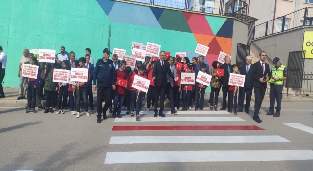 Kocaeli’de ”Yayalara öncelik duruşu, hayata saygı duruşu” etkinliği yapıldı