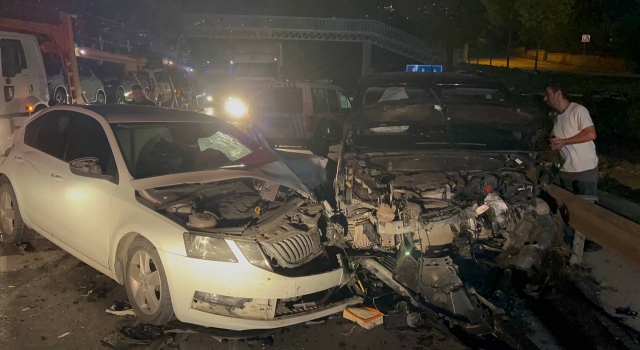 Kocaeli’de 3 aracın karıştığı trafik kazasında 3 kişi yaralandı