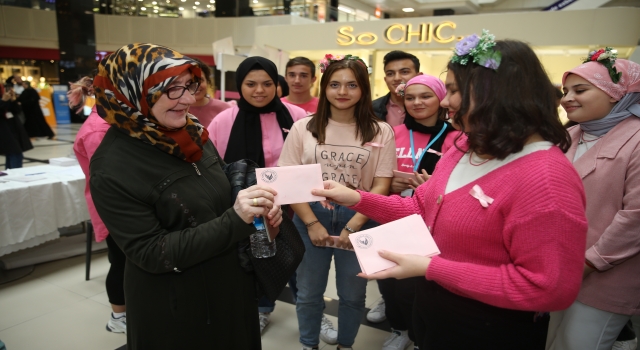 Sağlık meslek lisesi öğrencileri ”pembe mektup”larla meme kanserine dikkati çekiyor