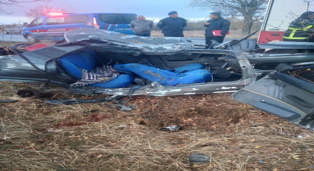 Kırklareli’nde ağaca çarpan otomobilin sürücüsü öldü