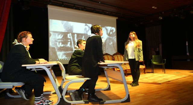 Tekirdağ’da liseliler şehit öğretmen Neşe Alten’in anlatıldığı tiyatro oyunu sahneledi 