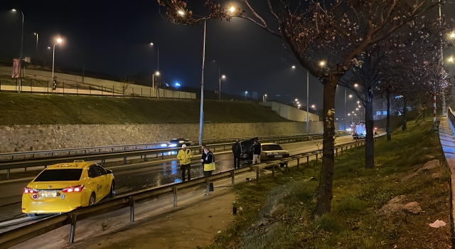 Pendik’te ehliyetsiz sürücü kaza yaptı