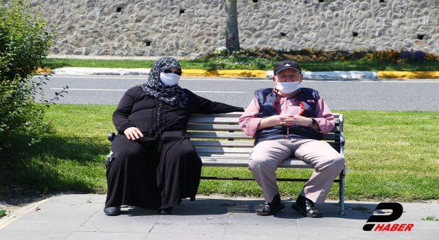 65 yaş ve üzeri vatandaşlar yeniden sokağa çıktı