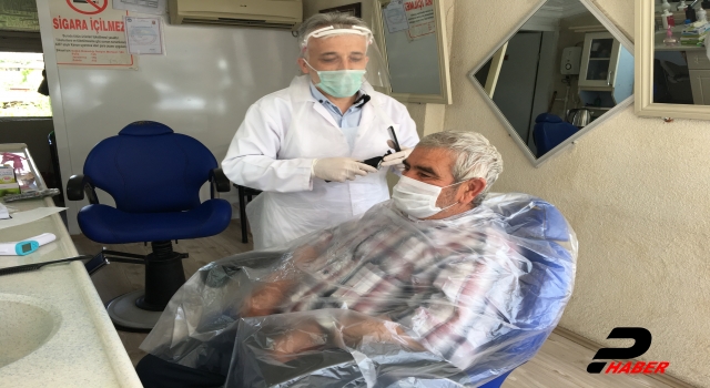 Bilecikli berberden sağlık çalışanlarına ücretsiz bayram tıraşı