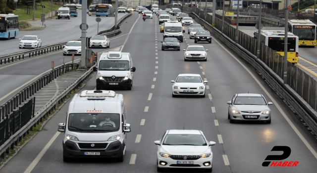 İstanbul bayram sonrası ilk sabaha hareketli başladı