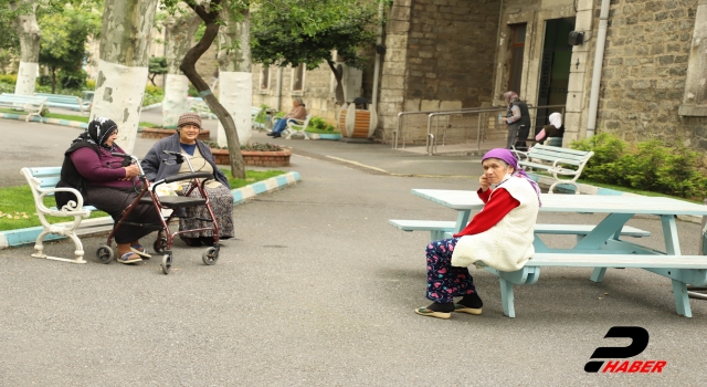 Kapılarını ziyaretçilere kapatan Darülaceze'de buruk Anneler Günü