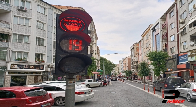 Trafik ışığıyla "Maske tak" çağrısı