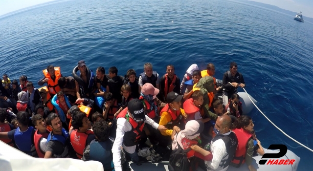 Yunan sahil güvenliğinin Türk kara sularına ittiği sığınmacılar kurtarıldı