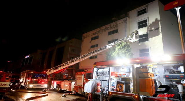 Beylikdüzü'nde fabrika deposunda yangın çıktı