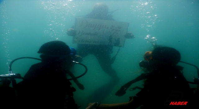 Saros Körfezi'nde su altında evlilik teklifi