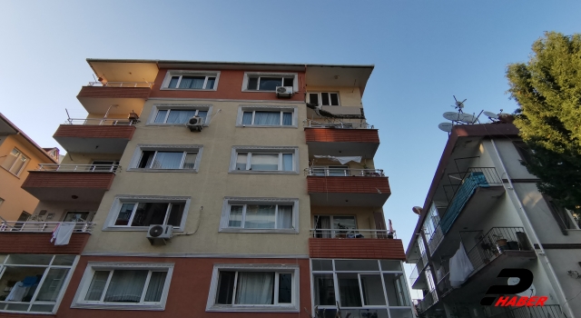 Avcılar'da bir binanın balkonu çöktü