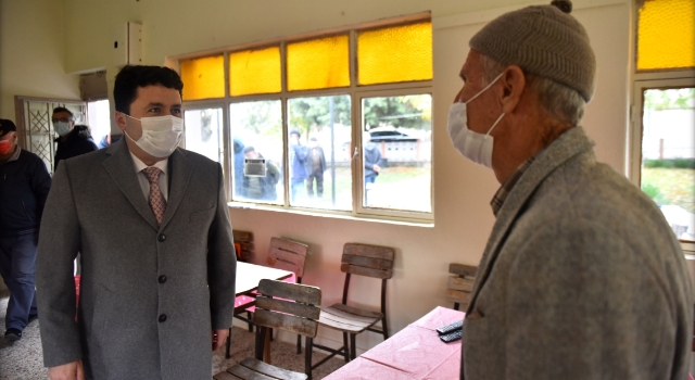Altıeylül Belediye Başkanı Hasan Avcı, 30 kırsal mahallede koronavirüsü anlattı