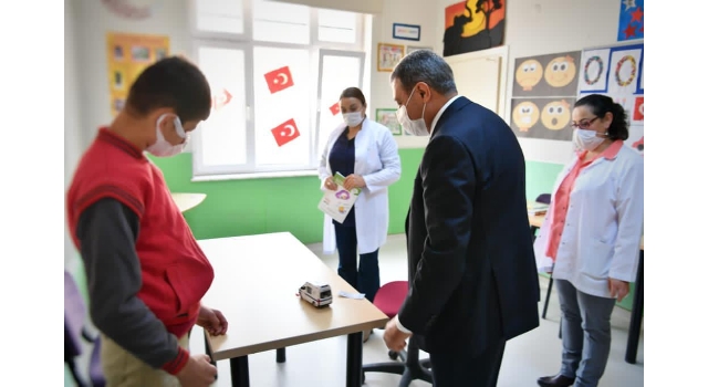 Balıkesir Valisi Hasan Şıldak’tan özel öğrencilere ziyaret