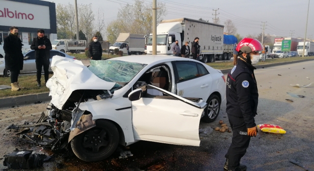 Bursa - Ankara kara yolunda iki otomobil çarpıştı: 1 ölü, 4 yaralı