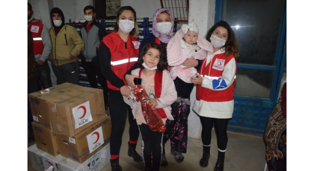 Bursa’da 7 yaşındaki Erva doğum günü hediyesini depremin sembolü Ayda’ya gönderdi
