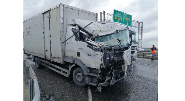 Çerkezköy’de hafriyat kamyonu ile yük kamyonu çarpıştı
