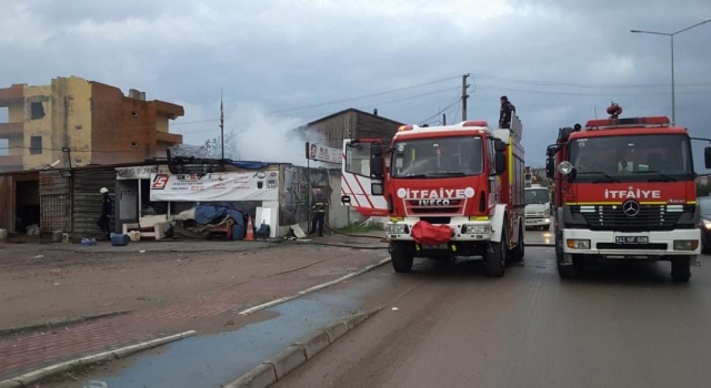 Kocaeli’de tamirhanede çıkan yangın söndürüldü