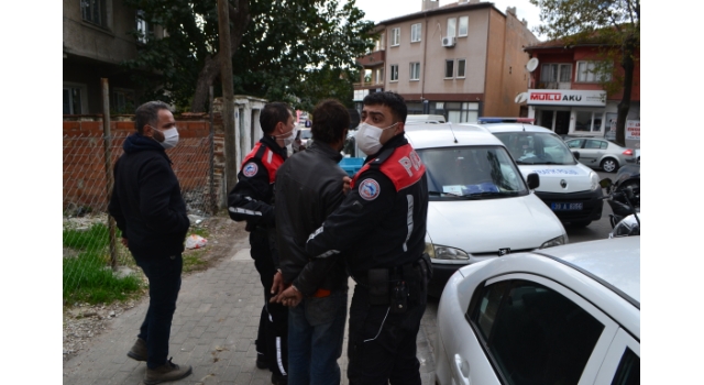 Polis ekiplerinden kaçan hırsızlık şüphelisini köpeği ele verdi