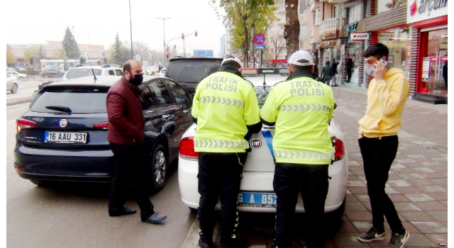 Bursa’da yaya öncelikli geçitlerde kurallara uymayan 41 sürücüye ceza