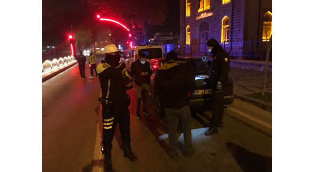 Edirne’de sokağa çıkma kısıtlamasını ihlal edenler uygulamada yakalandı