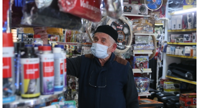 Kocaeli’de yaşlı adam eczane çalışanınca darb edildi
