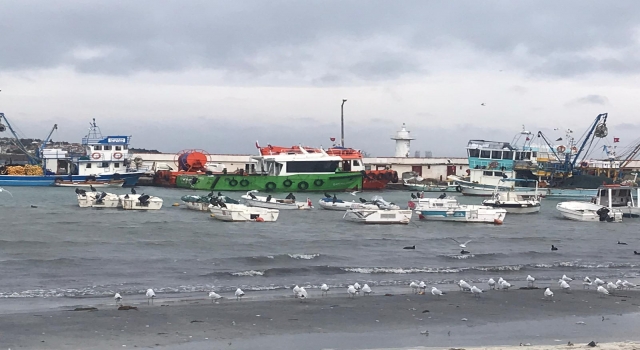 Marmaraereğlisi’nde balıkçılar, şiddet rüzgar nedeniyle denize açılamadı