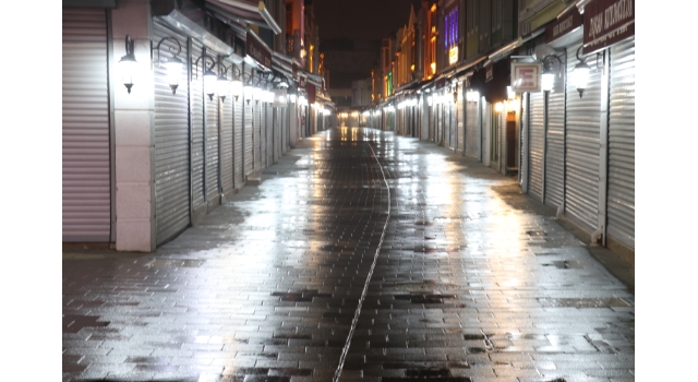 Sakarya ve Zonguldak’ta sokağa çıkma kısıtlamasının başlamasıyla sokaklar boşaldı